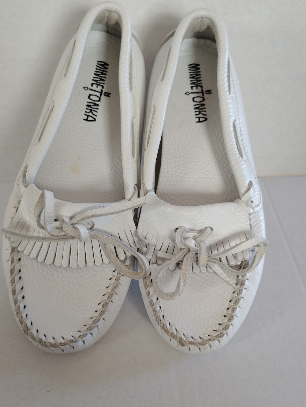 Minnetonka White Leather Fringe Moccasin Flats
